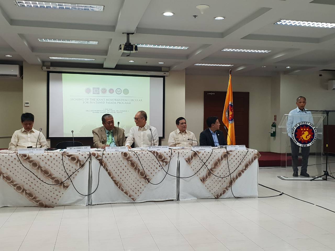 DOE Sec. Alfonso G. Cusi expresses his appreciation to partners in the oil industry who readily joined the government's efforts to provide support to the country's public transport sector.
